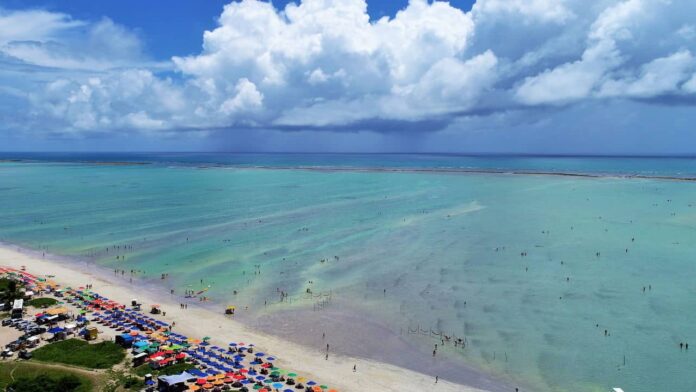 os-turistas-estao-encantados-com-uma-cidade-que-tem-o-“caribe-brasileiro”